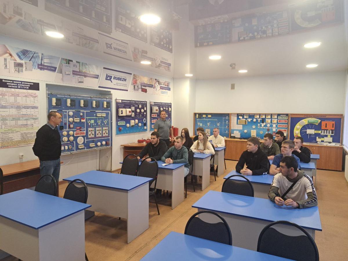 Встреча студентов ГБПОУ СО «Ивантеевский техникум агропромышленных технологий и управления» с кафедрой ТБиТТМ Вавиловского университета: шаг к будущей профессии Фото 12 Встреча студентов ГБПОУ СО «Ивантеевский техникум агропромышленных технологий и управления» с кафедрой ТБиТТМ Вавиловского университета: шаг к будущей профессии Фото 12