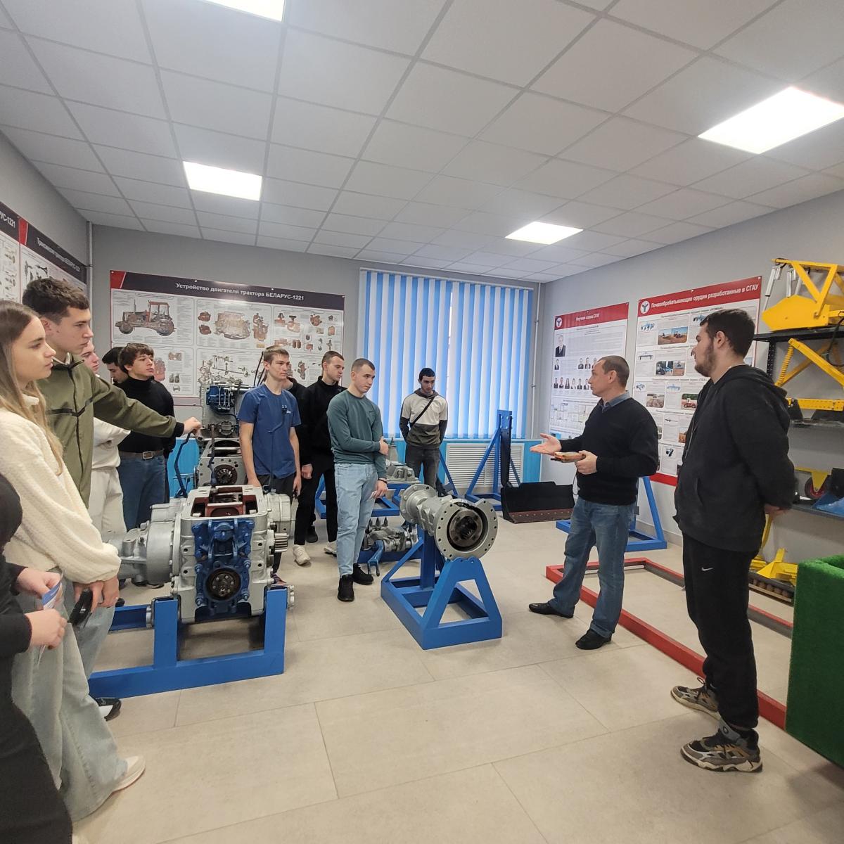 Встреча студентов ГБПОУ СО «Ивантеевский техникум агропромышленных технологий и управления» с кафедрой ТБиТТМ Вавиловского университета: шаг к будущей профессии Фото 2