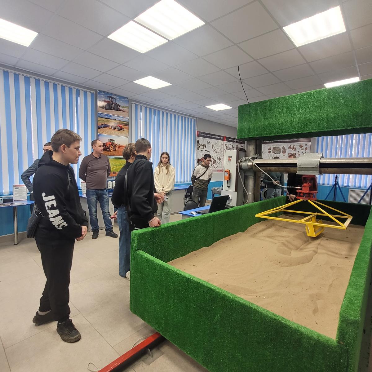 Встреча студентов ГБПОУ СО «Ивантеевский техникум агропромышленных технологий и управления» с кафедрой ТБиТТМ Вавиловского университета: шаг к будущей профессии Фото 3