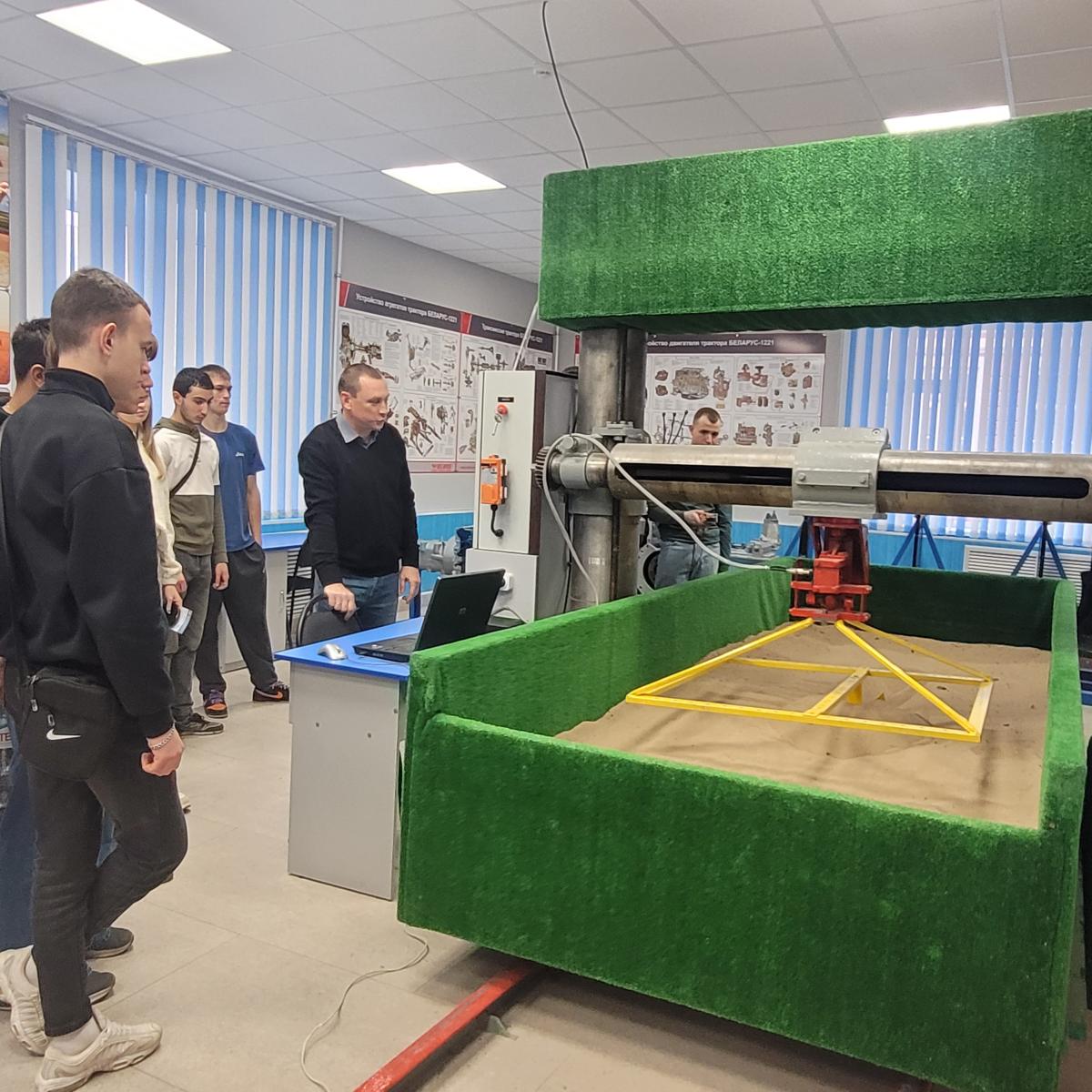 Встреча студентов ГБПОУ СО «Ивантеевский техникум агропромышленных технологий и управления» с кафедрой ТБиТТМ Вавиловского университета: шаг к будущей профессии Фото 4