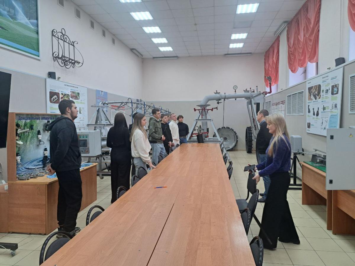 Встреча студентов ГБПОУ СО «Ивантеевский техникум агропромышленных технологий и управления» с кафедрой ТБиТТМ Вавиловского университета: шаг к будущей профессии Фото 7