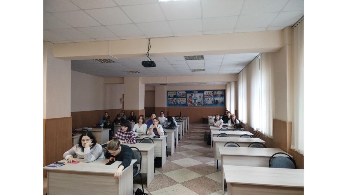 Студенты – участники Акции «Военно-патриотический диктант – 2025» Фото 1