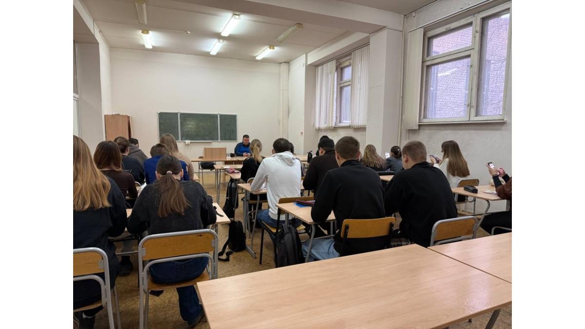 Студенты – участники Акции «Военно-патриотический диктант – 2025» Фото 3