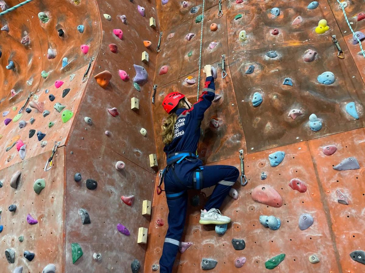 Преподаватели кафедры «Техносферная безопасность и транспортно-технологические машины» провели практическое занятие с отрядом «Вектор» Саратовского строительно-архитектурного колледжа Фото 3