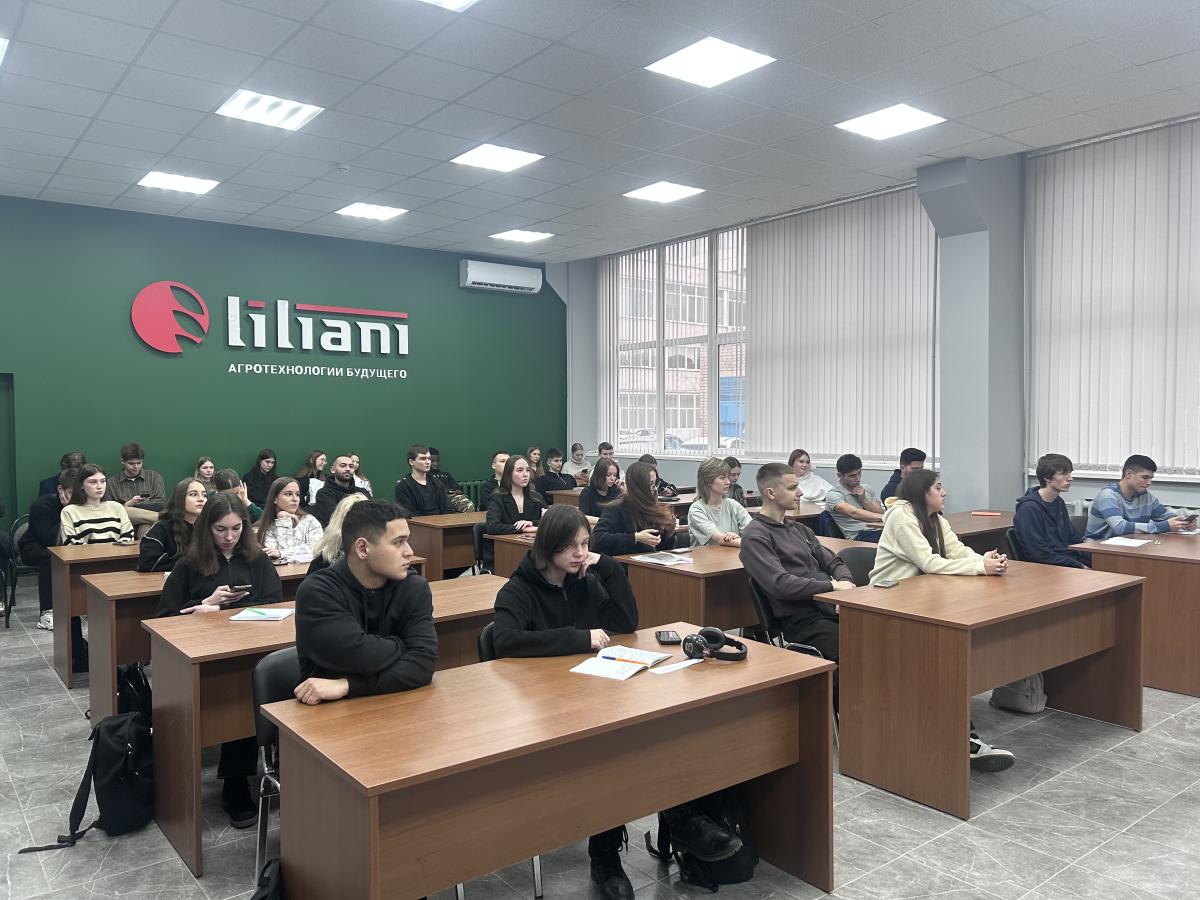 В университете прошла встреча «Путь к Победе. Битва за Москву» Фото 2 В университете прошла встреча «Путь к Победе. Битва за Москву» Фото 2