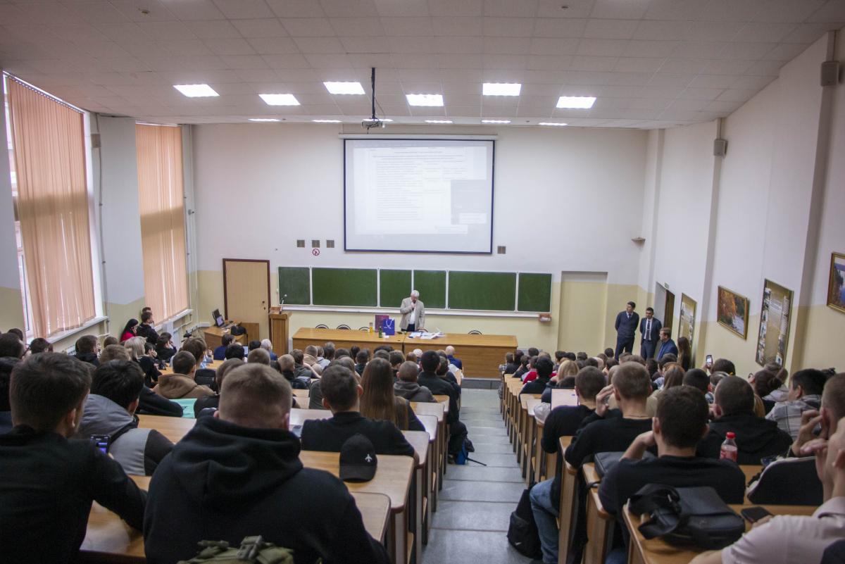 В вузе выступил с лекцией посол мира ООН, врач-онколог Виктор Парамонов Фото 2 В вузе выступил с лекцией посол мира ООН, врач-онколог Виктор Парамонов Фото 2