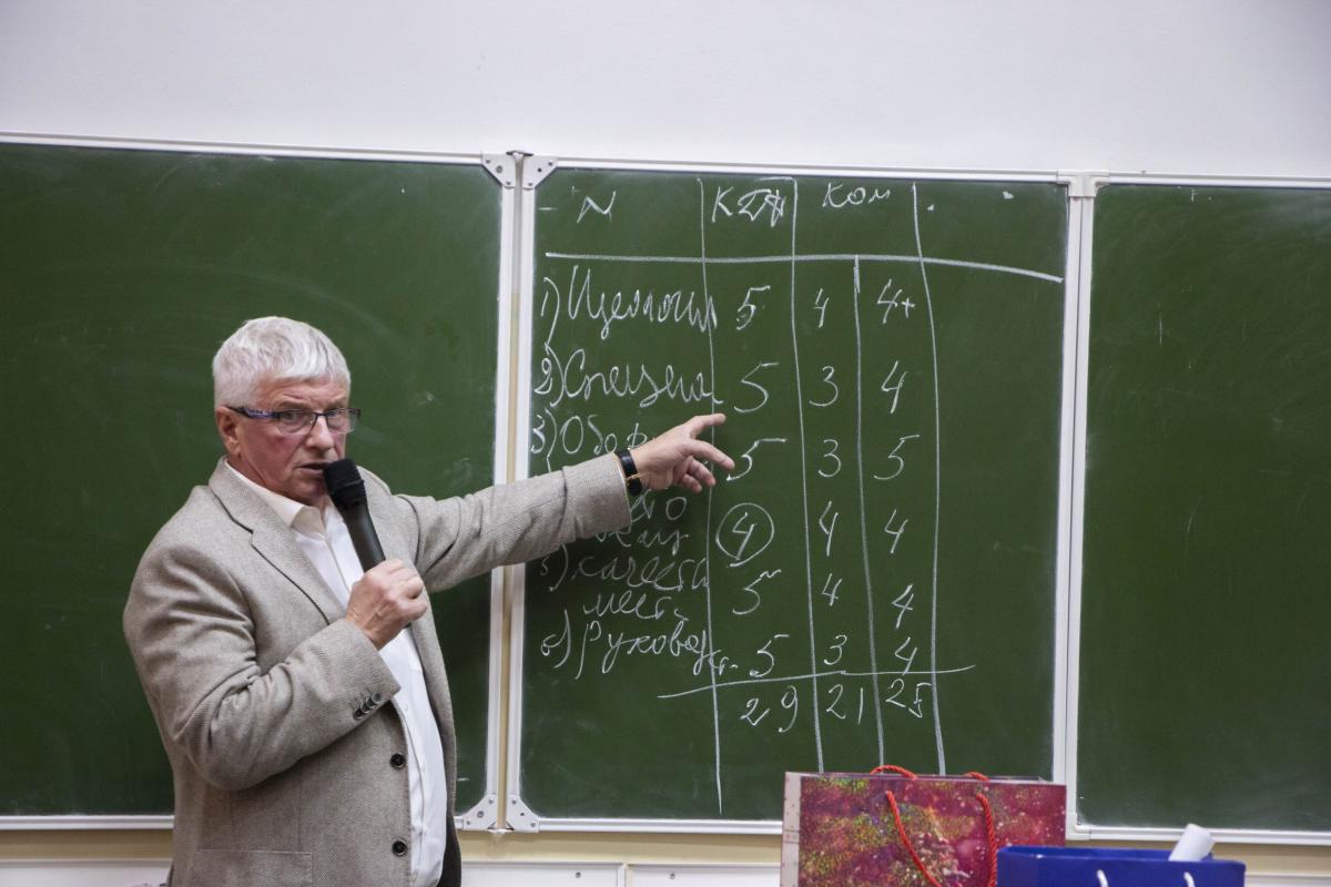 В вузе выступил с лекцией посол мира ООН, врач-онколог Виктор Парамонов Фото 4 В вузе выступил с лекцией посол мира ООН, врач-онколог Виктор Парамонов Фото 4