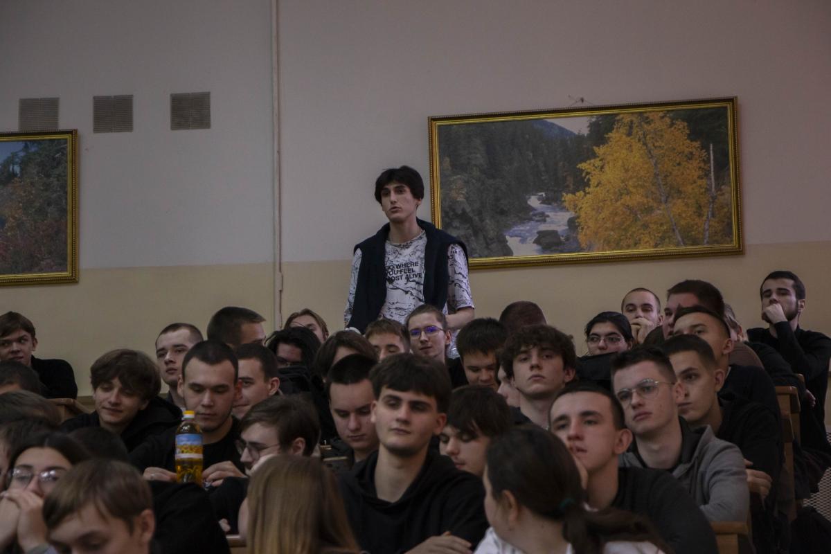 В вузе выступил с лекцией посол мира ООН, врач-онколог Виктор Парамонов Фото 6 В вузе выступил с лекцией посол мира ООН, врач-онколог Виктор Парамонов Фото 6