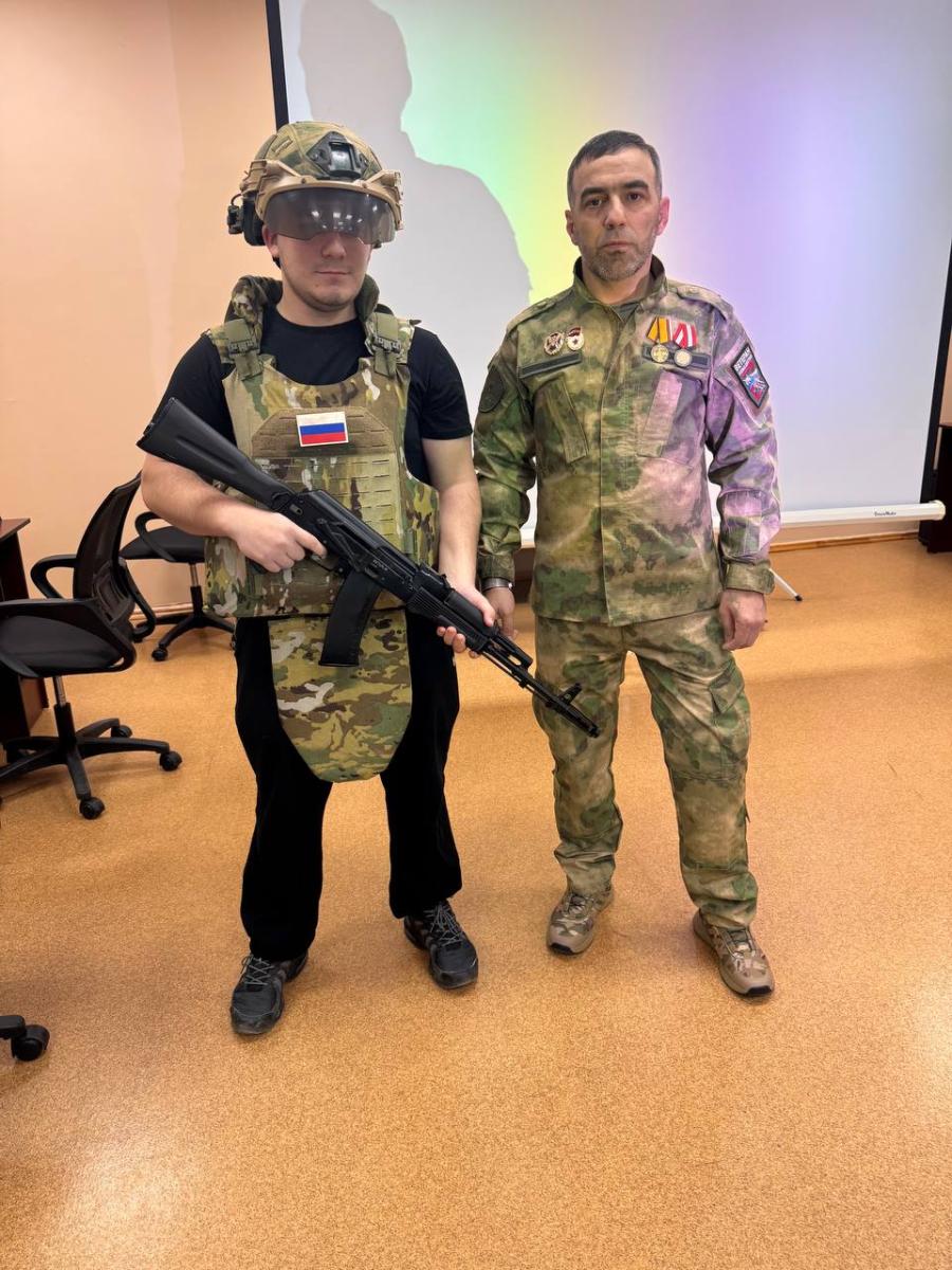 Встреча обучающихся с ветераном СВО Фото 1 Встреча обучающихся с ветераном СВО Фото 1