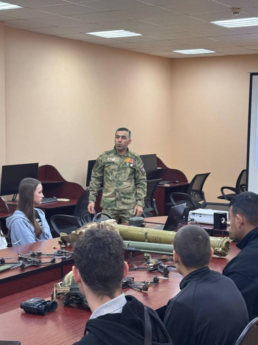 Встреча обучающихся с ветераном СВО Фото 3 Встреча обучающихся с ветераном СВО Фото 3