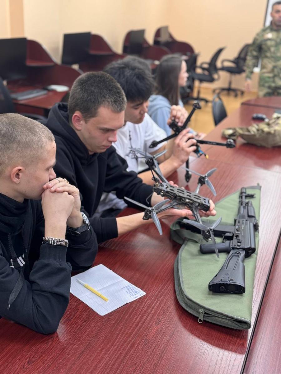 Встреча обучающихся с ветераном СВО Фото 5 Встреча обучающихся с ветераном СВО Фото 5