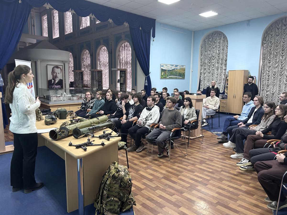 Студенты встретились с участниками специальной военной операции Фото 4 Студенты встретились с участниками специальной военной операции Фото 4