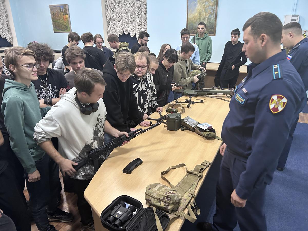 Студенты встретились с участниками специальной военной операции Фото 8 Студенты встретились с участниками специальной военной операции Фото 8