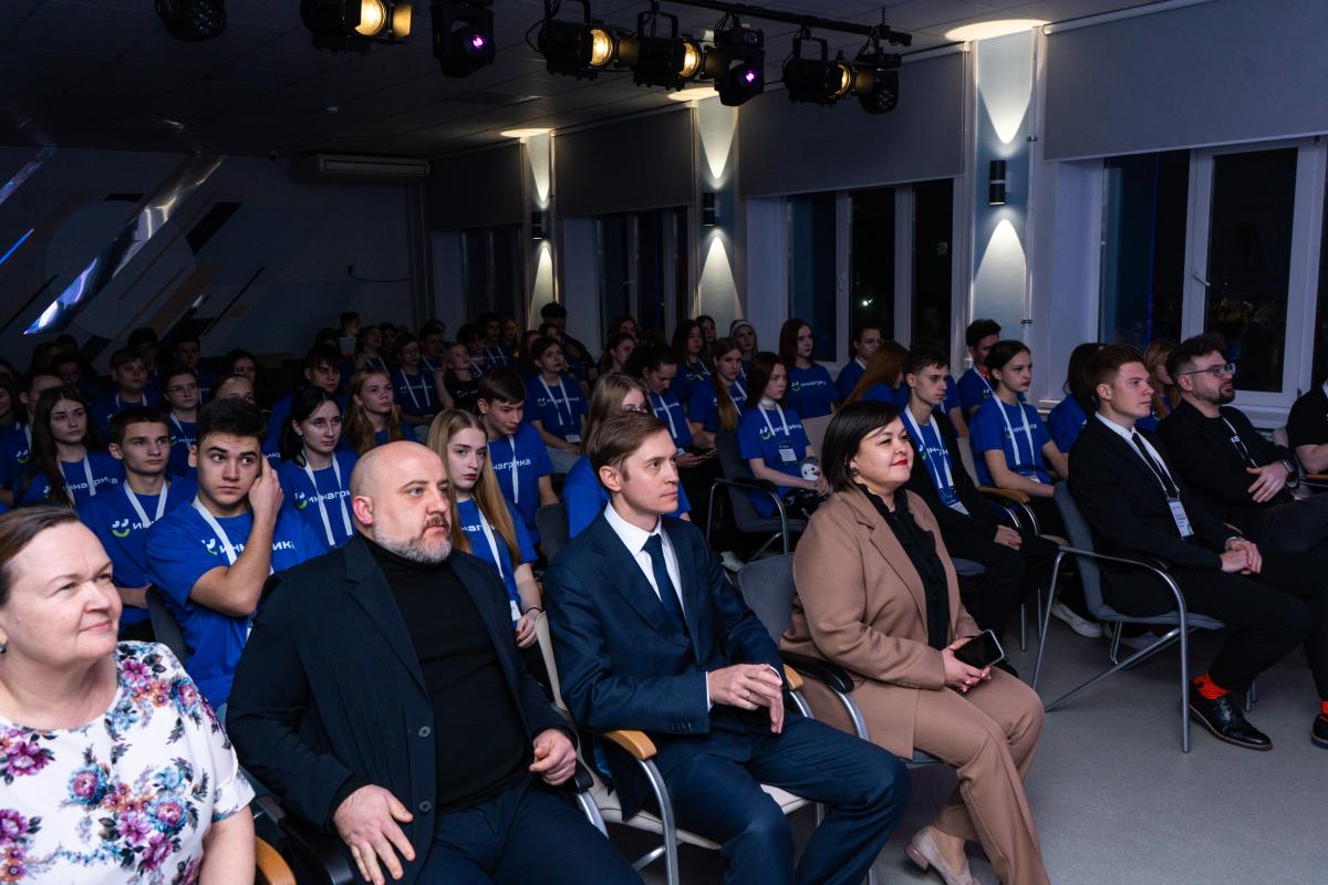 В центре «Галактика 64» открылась профильная смена Вавиловского университета