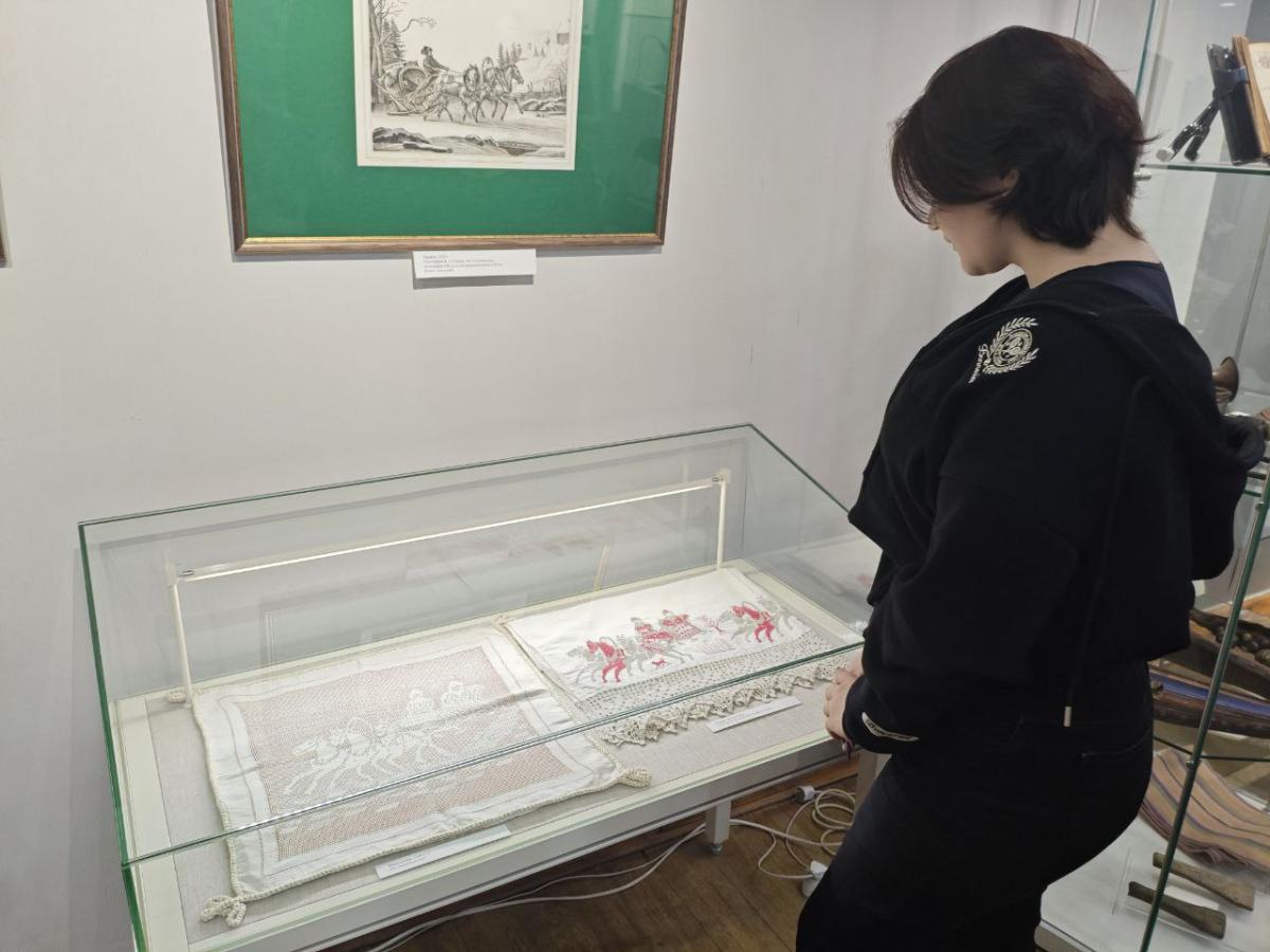 Выставка «Русская тройка» в музее-усадьбе Н.Г. Чернышевского Фото 1 Выставка «Русская тройка» в музее-усадьбе Н.Г. Чернышевского Фото 1