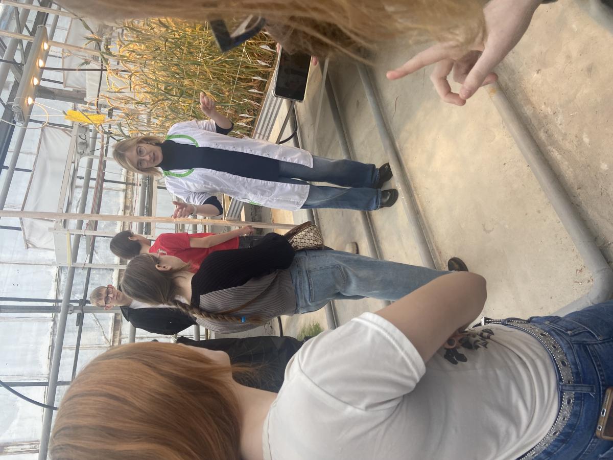 Профориентационная работа в фитотронно-тепличном интеллектуальном комплексе Фото 4