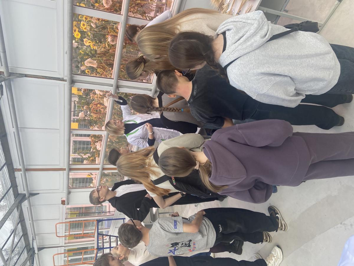 Профориентационная работа в фитотронно-тепличном интеллектуальном комплексе Фото 5