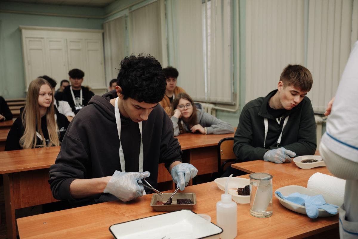 Школьники профильной вузовской смены посетили мастер-классы института ветеринарной медицины и фармации Фото 6 Школьники профильной вузовской смены посетили мастер-классы института ветеринарной медицины и фармации Фото 6