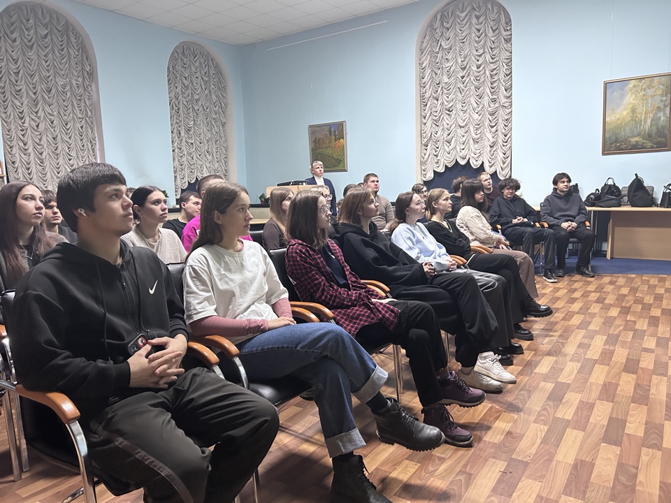 Студенты узнали об истории создания Конституции РФ Фото 2 Студенты узнали об истории создания Конституции РФ Фото 2