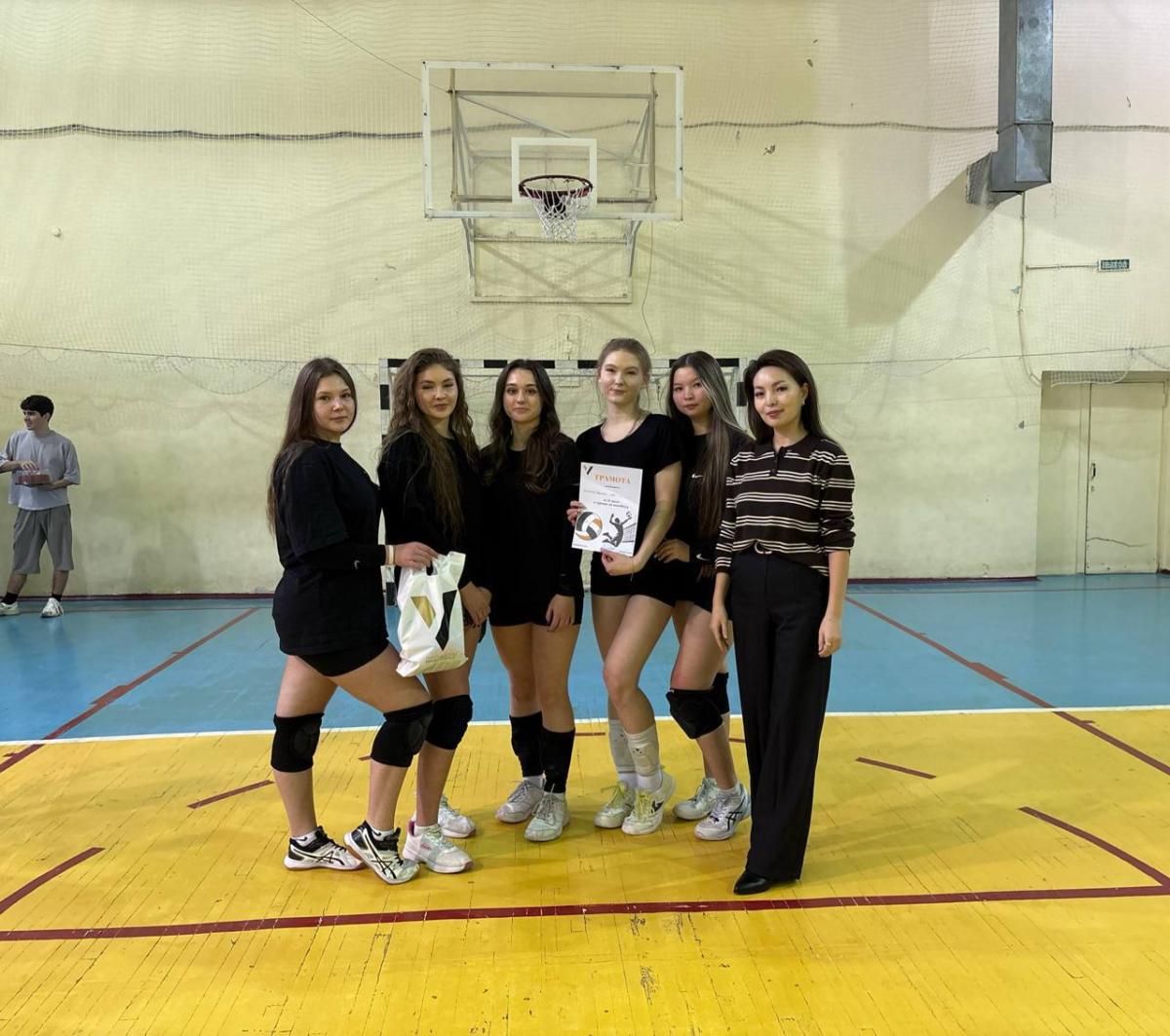 Финал соревнований по волейболу Фото 2 Финал соревнований по волейболу Фото 2