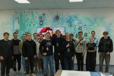 Студенты групп Б-ПИ-101 и Б-ПИ-102 посетили участников хакатона «КиберVavilov 2.0» во время кураторского часа