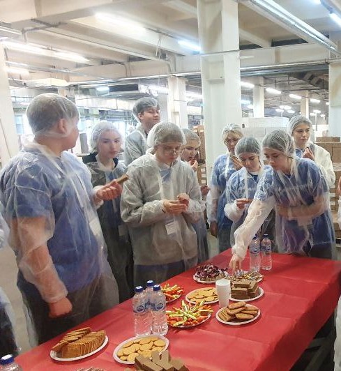 Участники вузовской профильной смены посетили два крупных предприятия пищевой промышленности Фото 9