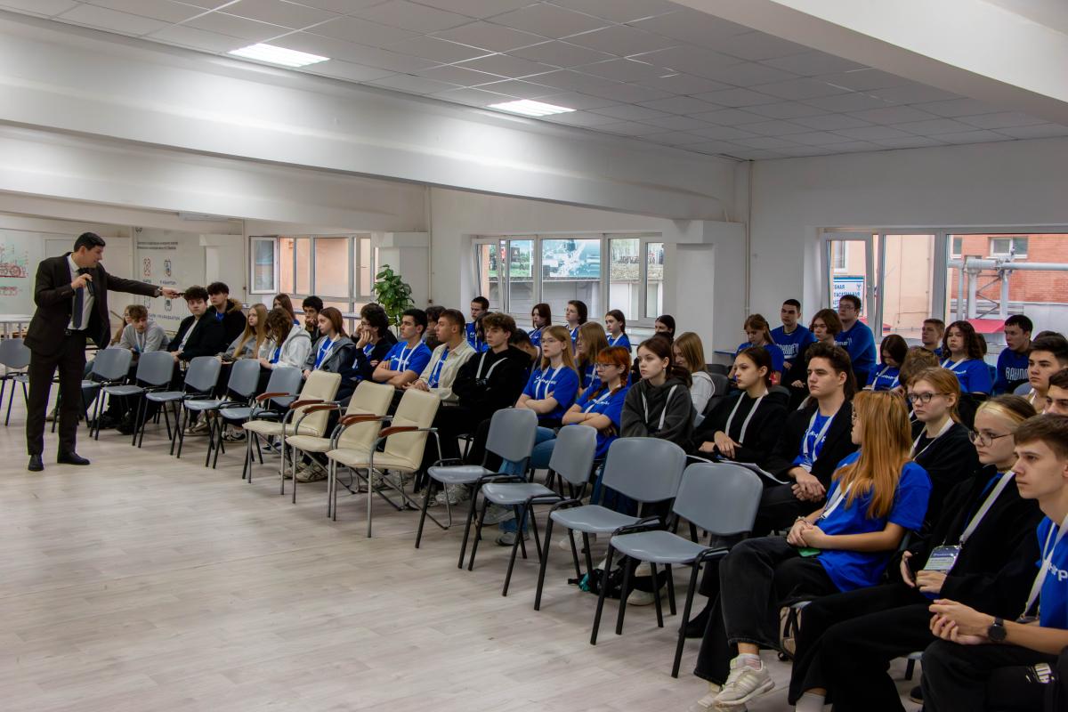 Участники профильной смены Вавиловского университета посетили УК № 2 с экскурсией Фото 1 Участники профильной смены Вавиловского университета посетили УК № 2 с экскурсией Фото 1