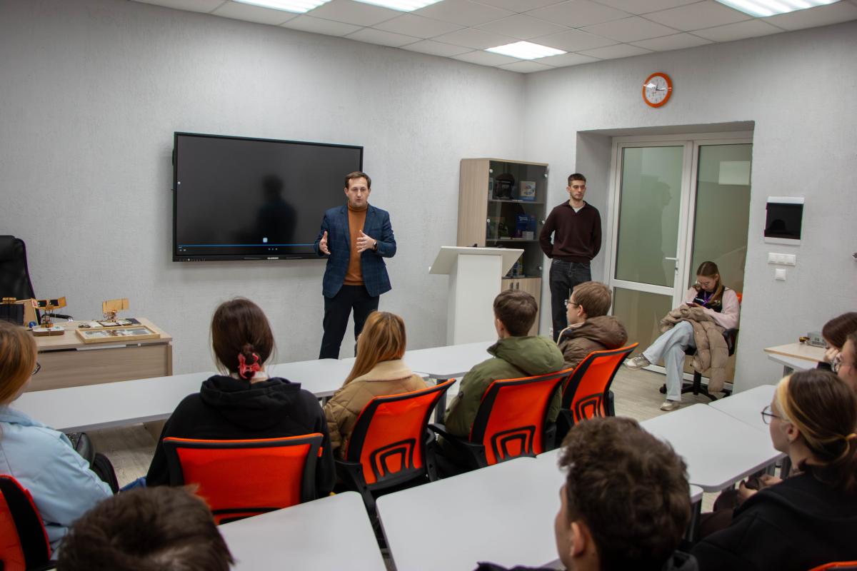 Участники профильной смены Вавиловского университета посетили УК № 2 с экскурсией Фото 2 Участники профильной смены Вавиловского университета посетили УК № 2 с экскурсией Фото 2