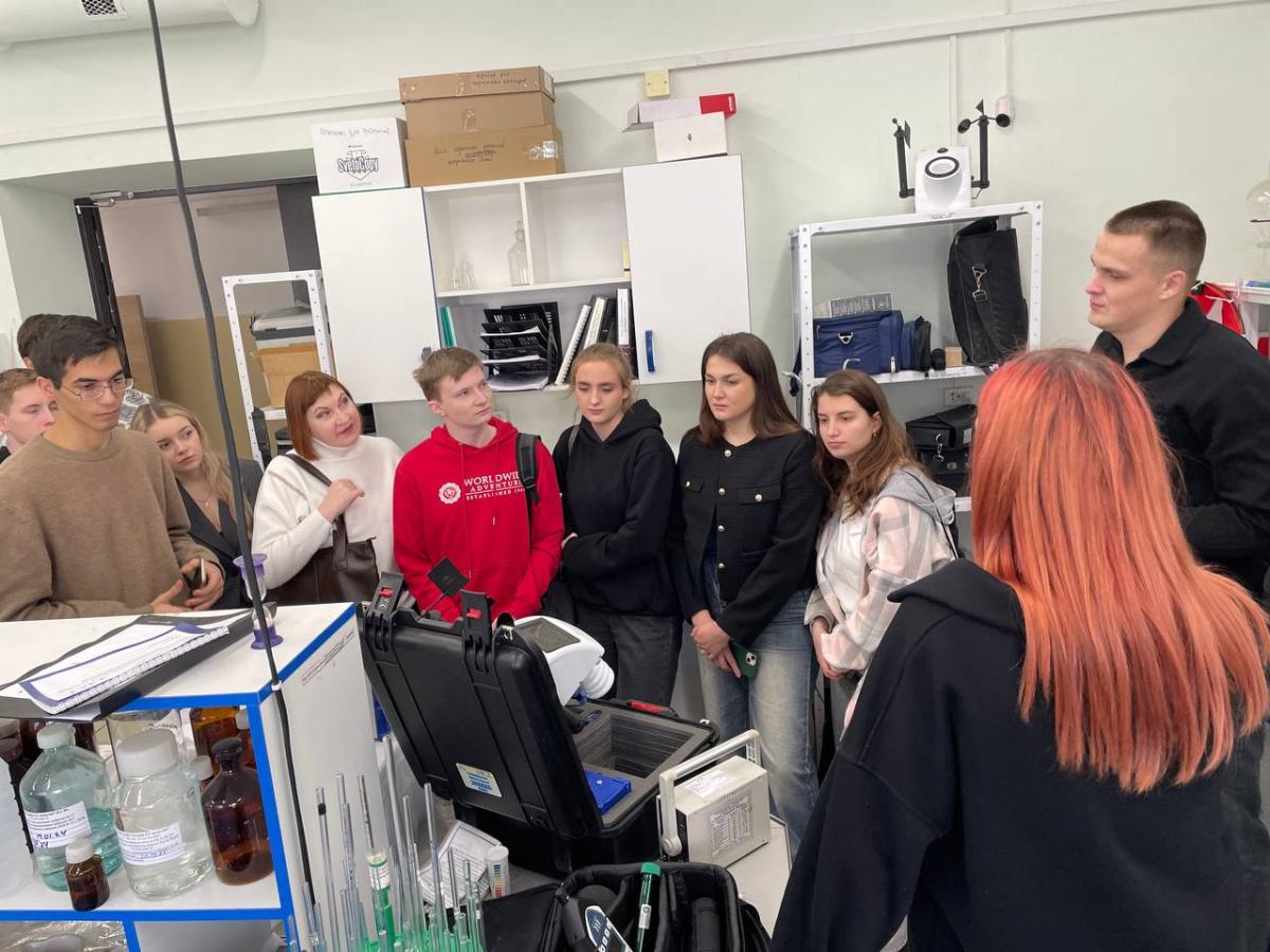 Практико-ориентированное посещение ФГБУ «Центр лабораторного анализа и технических измерений по Приволжскому федеральному округу» Фото 3 Практико-ориентированное посещение ФГБУ «Центр лабораторного анализа и технических измерений по Приволжскому федеральному округу» Фото 3