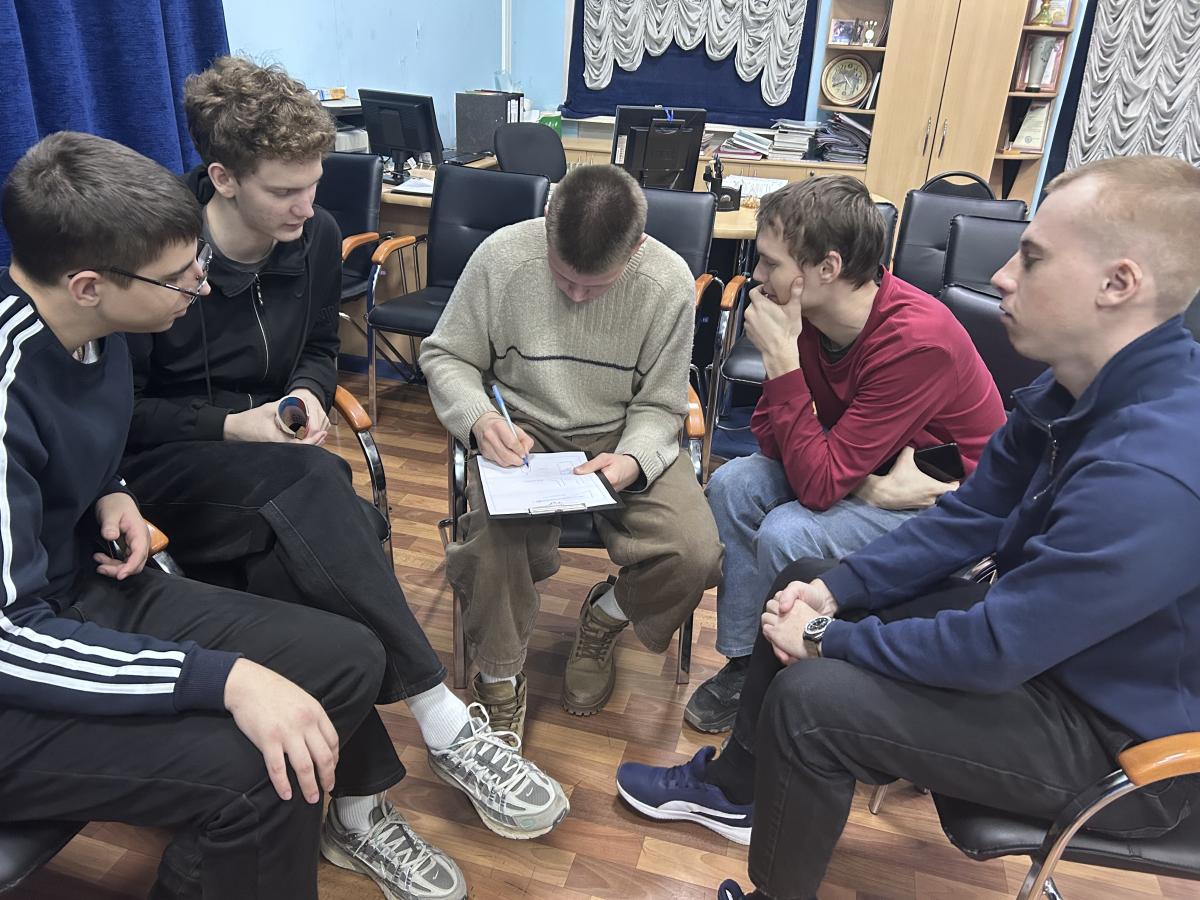 Студенты проверили свои знания о Конституции РФ Фото 3