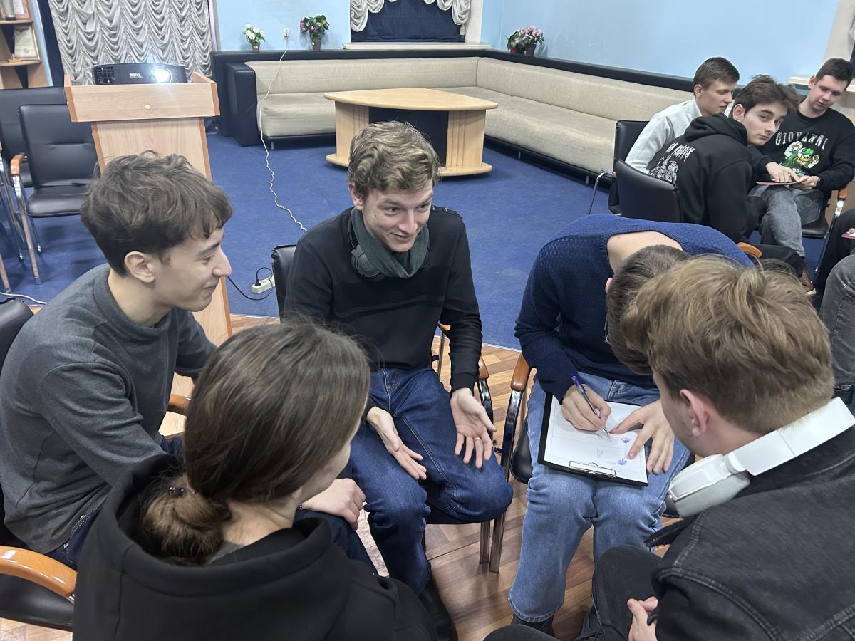 Студенты проверили свои знания о Конституции РФ Фото 4