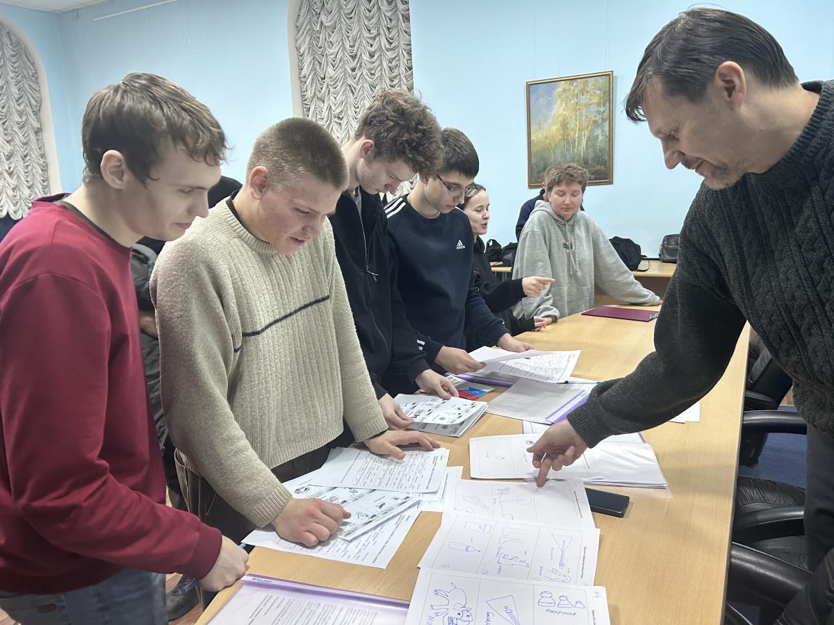 Студенты проверили свои знания о Конституции РФ Фото 6