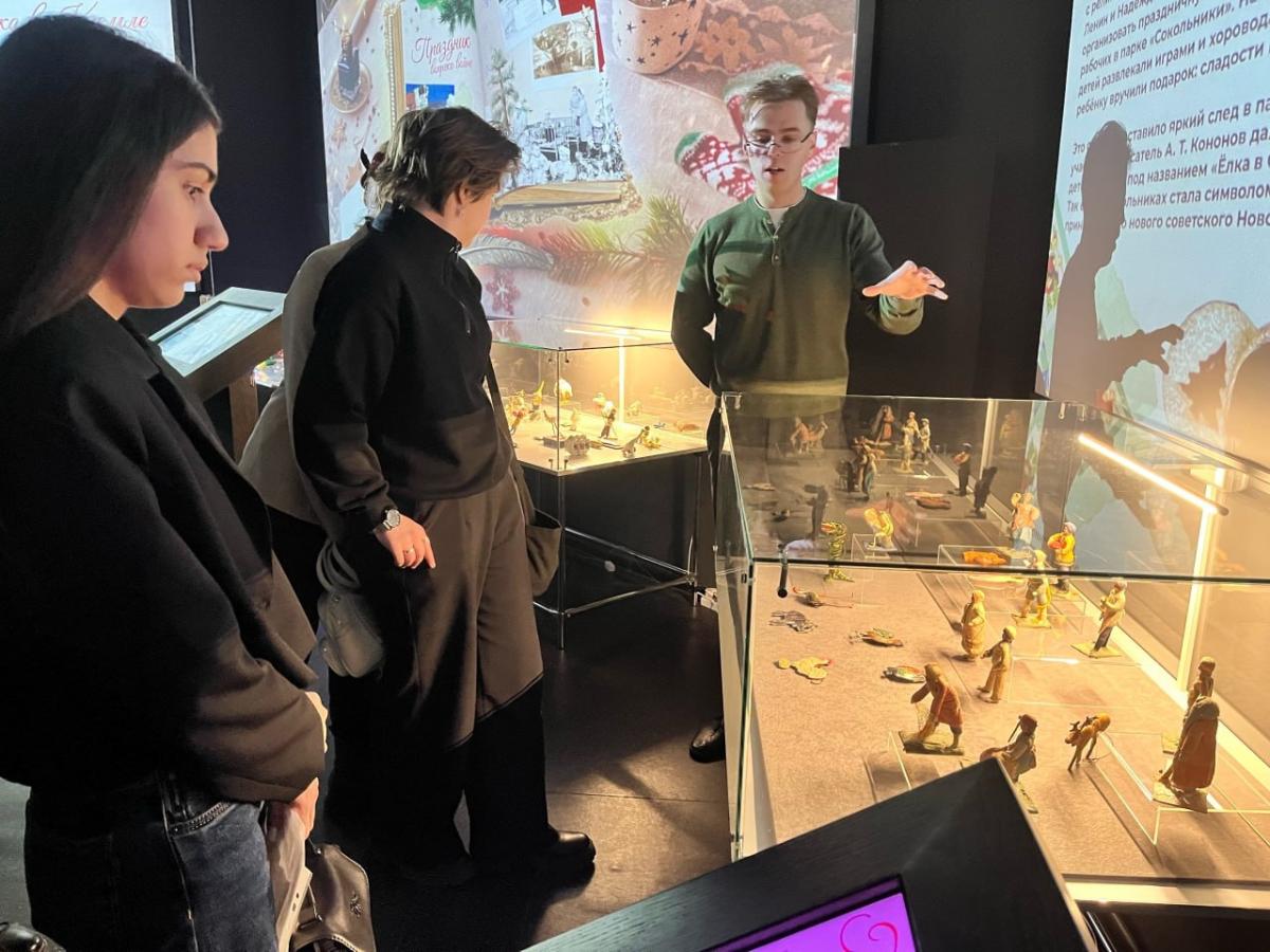 Интерактивная экскурсия «Повесть новогодних лет. Записки Деда Мороза» Фото 2 Интерактивная экскурсия «Повесть новогодних лет. Записки Деда Мороза» Фото 2