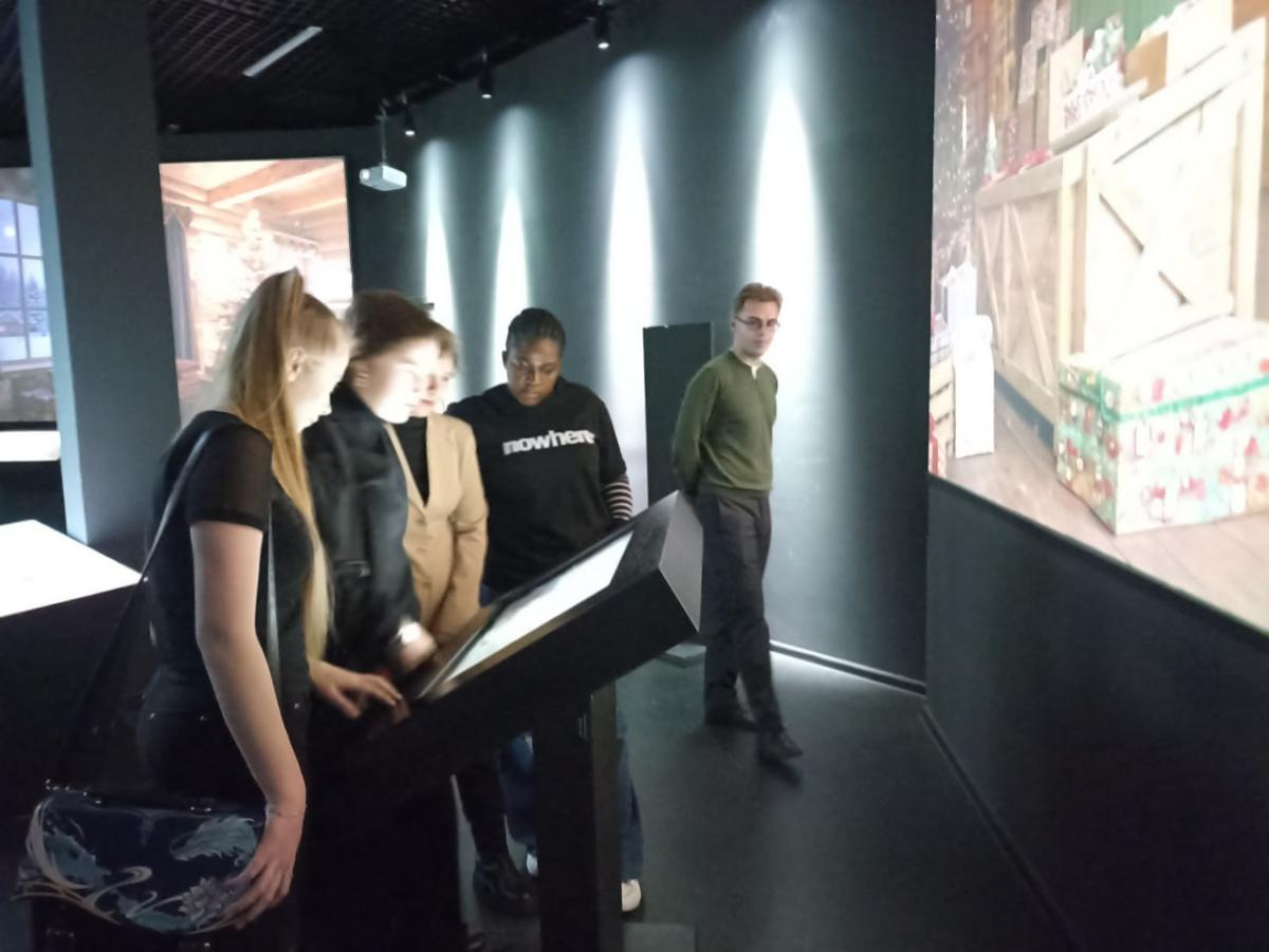 Интерактивная экскурсия «Повесть новогодних лет. Записки Деда Мороза» Фото 3 Интерактивная экскурсия «Повесть новогодних лет. Записки Деда Мороза» Фото 3