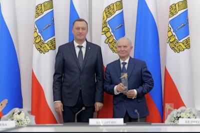 Глебов И. П. - лауреат премии,, Высота,,