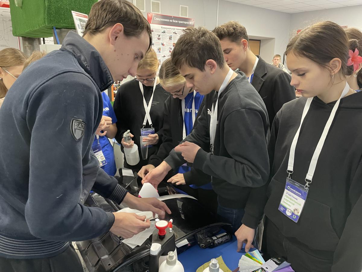 Старшеклассники Саратовской области познакомились с инженерными лабораториями Вавиловского университета Фото 2