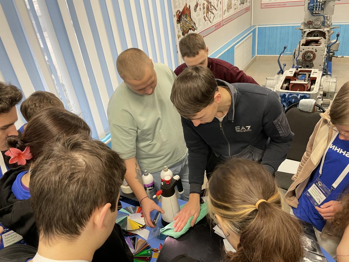 Старшеклассники Саратовской области познакомились с инженерными лабораториями Вавиловского университета Фото 4