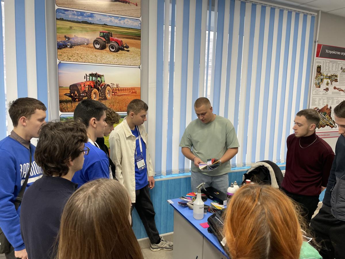 Старшеклассники Саратовской области познакомились с инженерными лабораториями Вавиловского университета Фото 6
