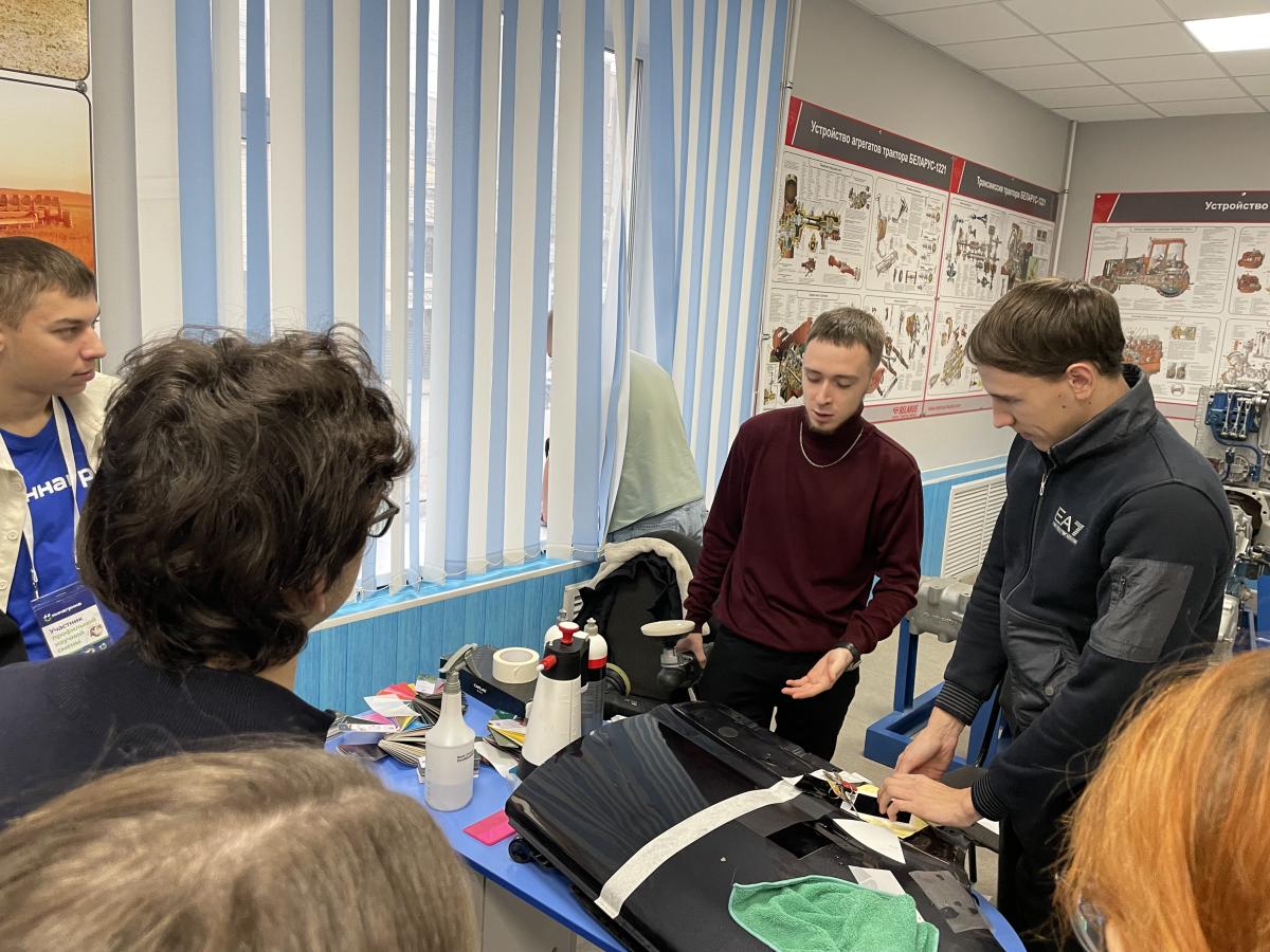 Старшеклассники Саратовской области познакомились с инженерными лабораториями Вавиловского университета Фото 7