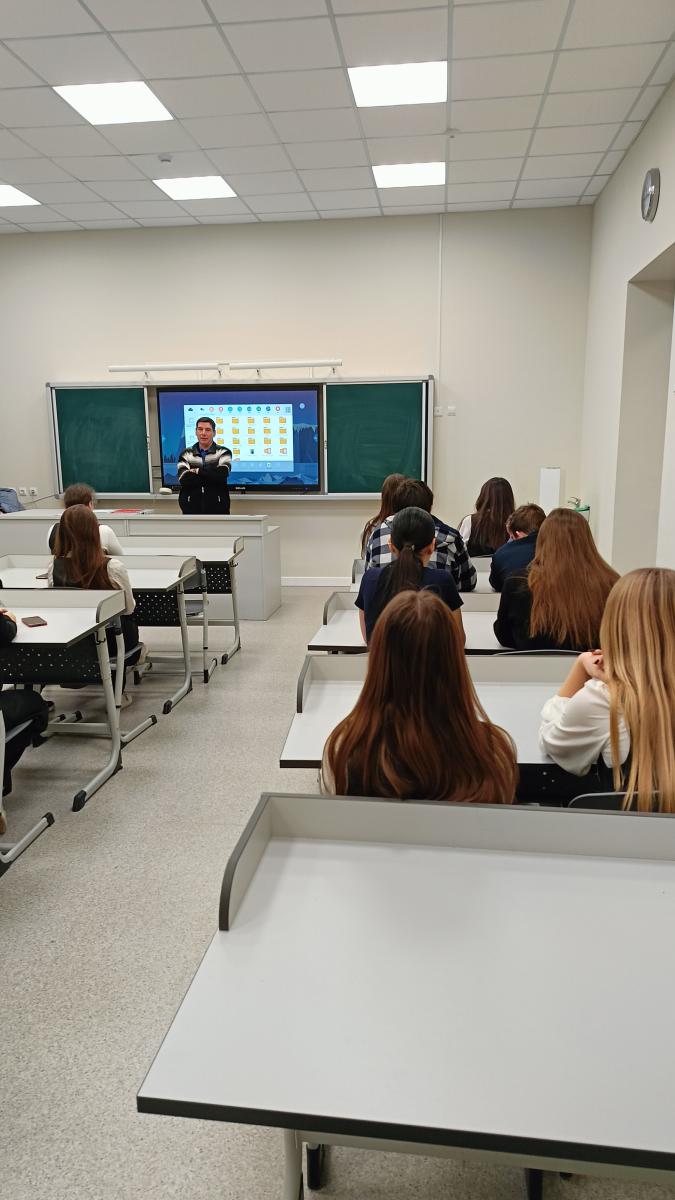 Профориентационное мероприятие в Государственном автономном общеобразовательном учреждении Саратовской области «Средняя общеобразовательная школа № 2 с углубленным изучением отдельных предметов им. В.П. Тихонова» Фото 1