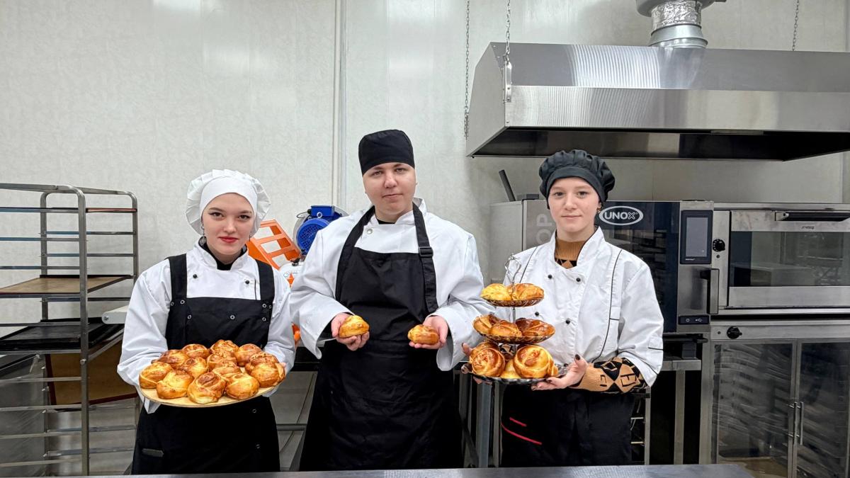Вкусное погружение в профессию: будущие технологи хлебопечения освоили азы мастерства на практическом занятии Фото 3