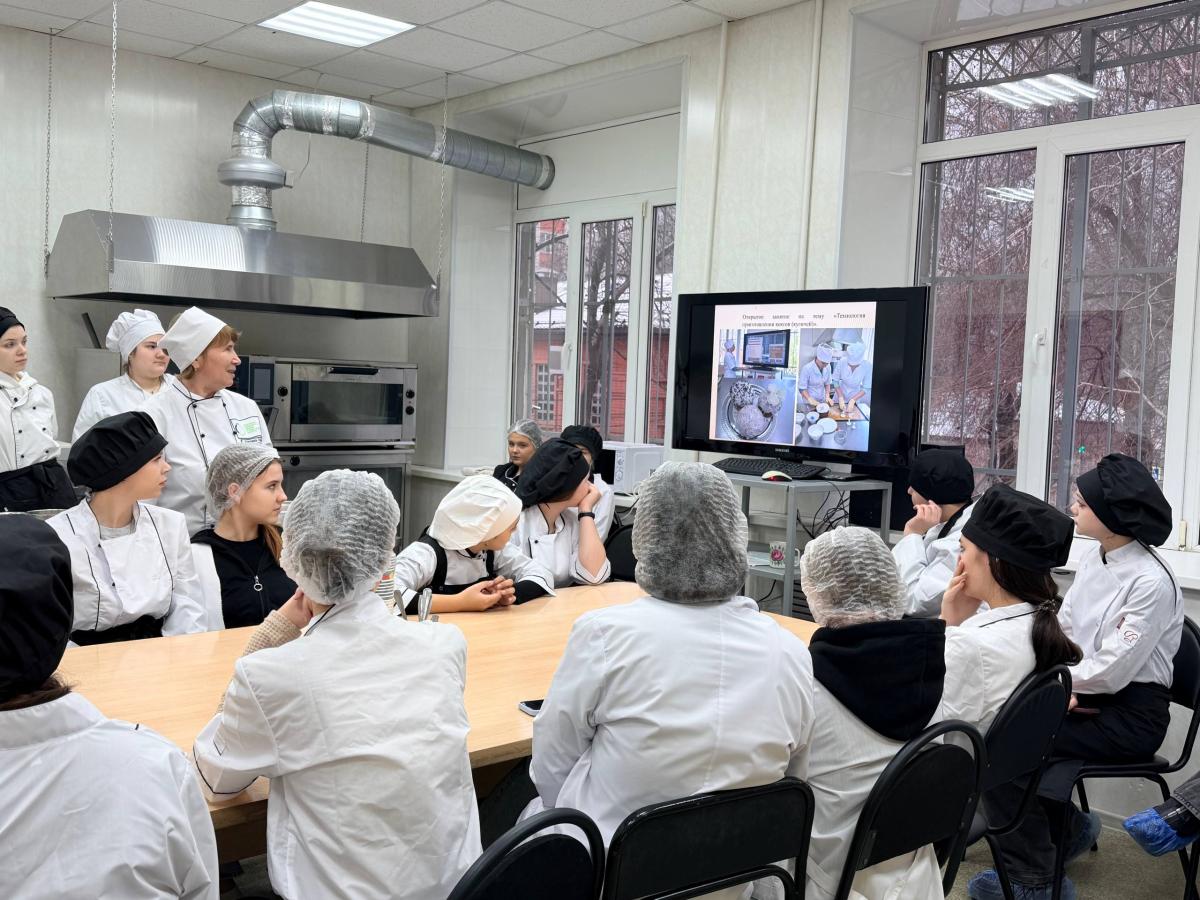 Вкусное погружение в профессию: будущие технологи хлебопечения освоили азы мастерства на практическом занятии Фото 4