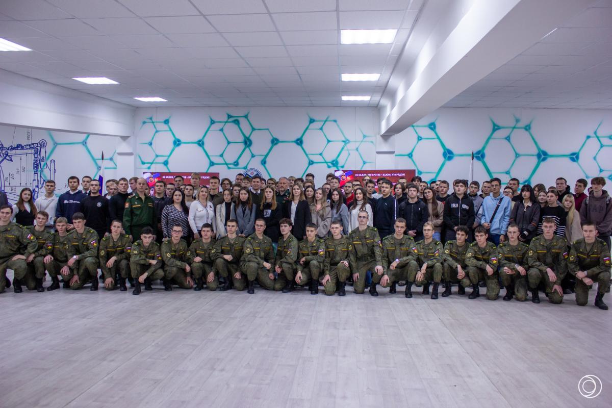В День Конституции: Герой России, генерал-майор Александр Белоглазов выступил перед студентами института инженерии и робототехники Фото 3 В День Конституции: Герой России, генерал-майор Александр Белоглазов выступил перед студентами института инженерии и робототехники Фото 3