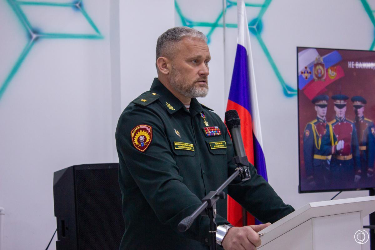 В День Конституции: Герой России, генерал-майор Александр Белоглазов выступил перед студентами института инженерии и робототехники Фото 4 В День Конституции: Герой России, генерал-майор Александр Белоглазов выступил перед студентами института инженерии и робототехники Фото 4