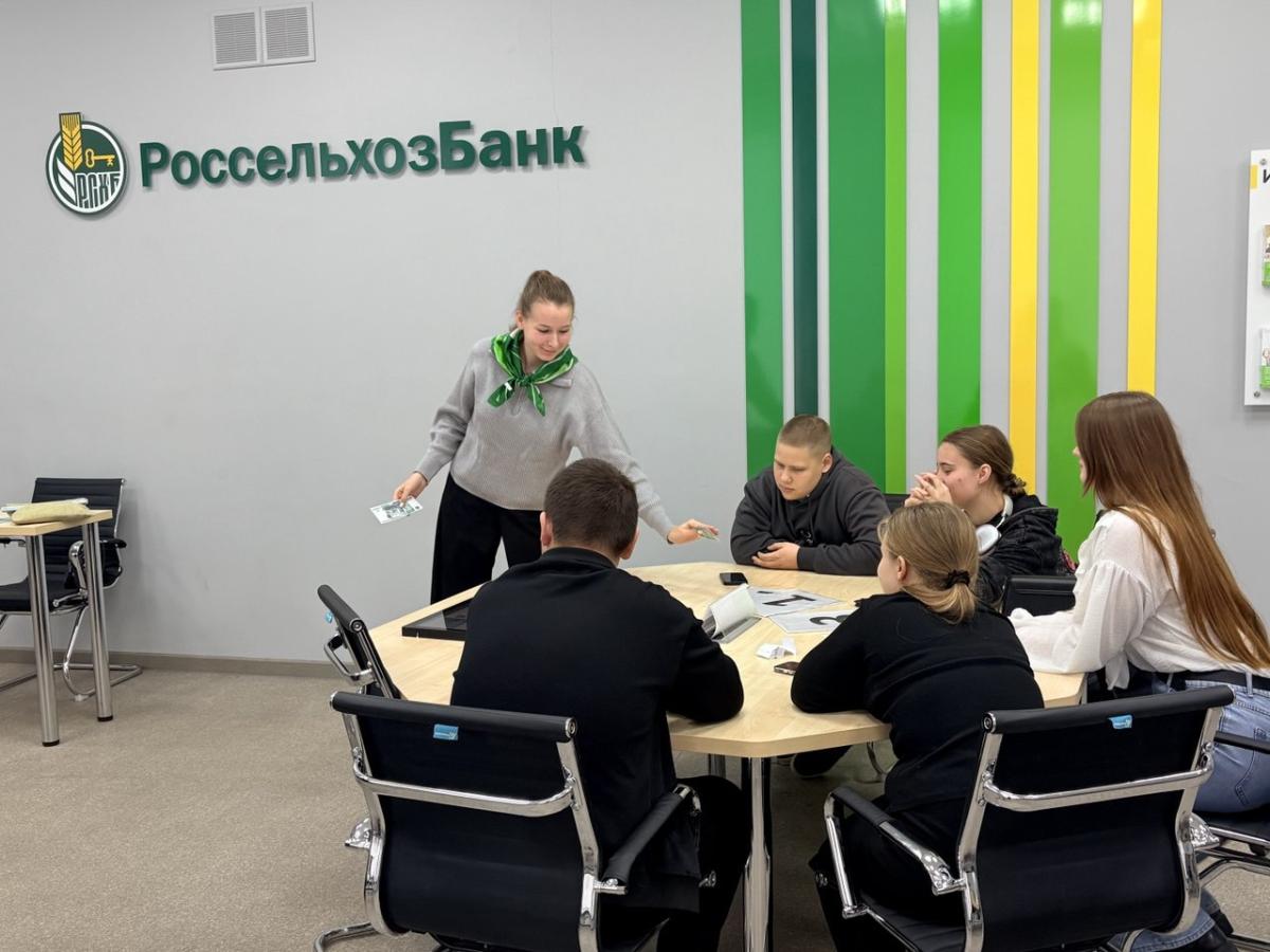 МАСТЕР-КЛАСС «ЭКОНОМИЧЕСКАЯ КОПИЛКА» ДЛЯ ШКОЛЬНИКОВ В РАМКАХ ДНЯ ОТКРЫТЫХ ДВЕРЕЙ Фото 6 МАСТЕР-КЛАСС «ЭКОНОМИЧЕСКАЯ КОПИЛКА» ДЛЯ ШКОЛЬНИКОВ В РАМКАХ ДНЯ ОТКРЫТЫХ ДВЕРЕЙ Фото 6