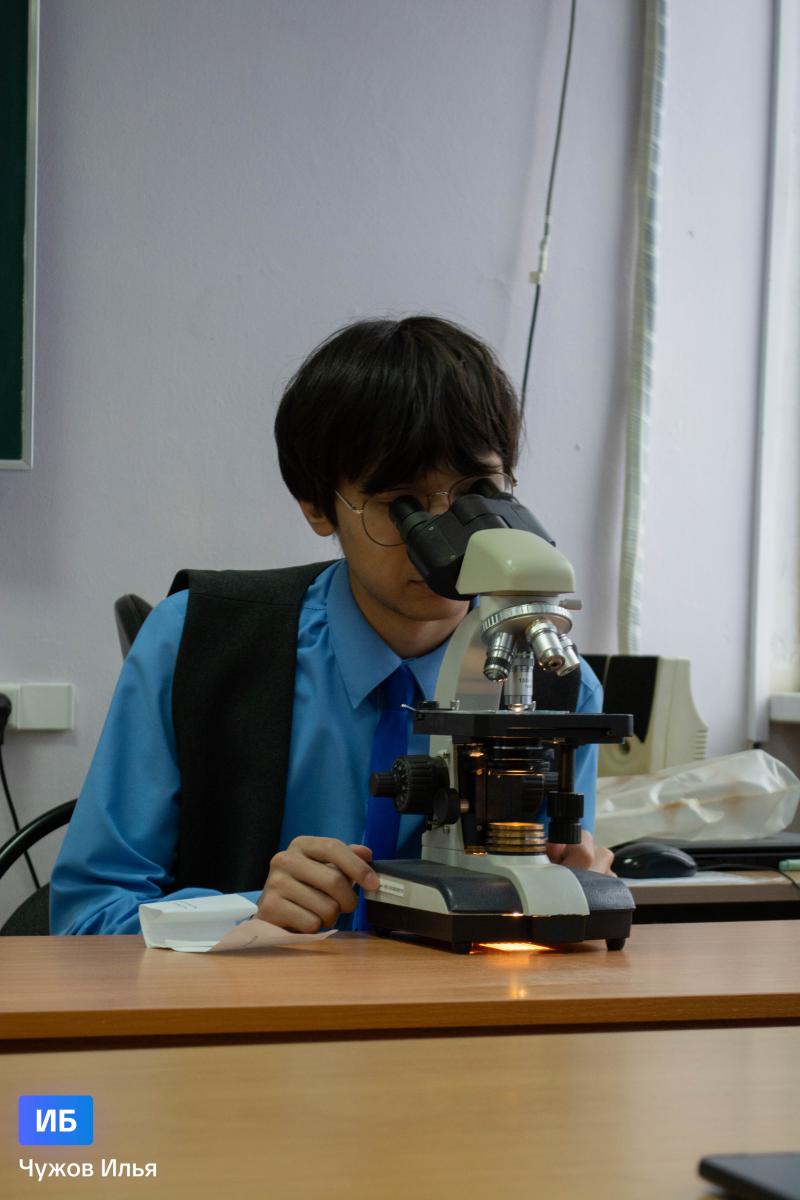 На кафедре «Микробиология и биотехнология» состоялся мастер-класс для будущих абитуриентов. Фото 1