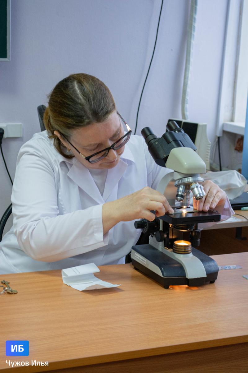 На кафедре «Микробиология и биотехнология» состоялся мастер-класс для будущих абитуриентов. Фото 3