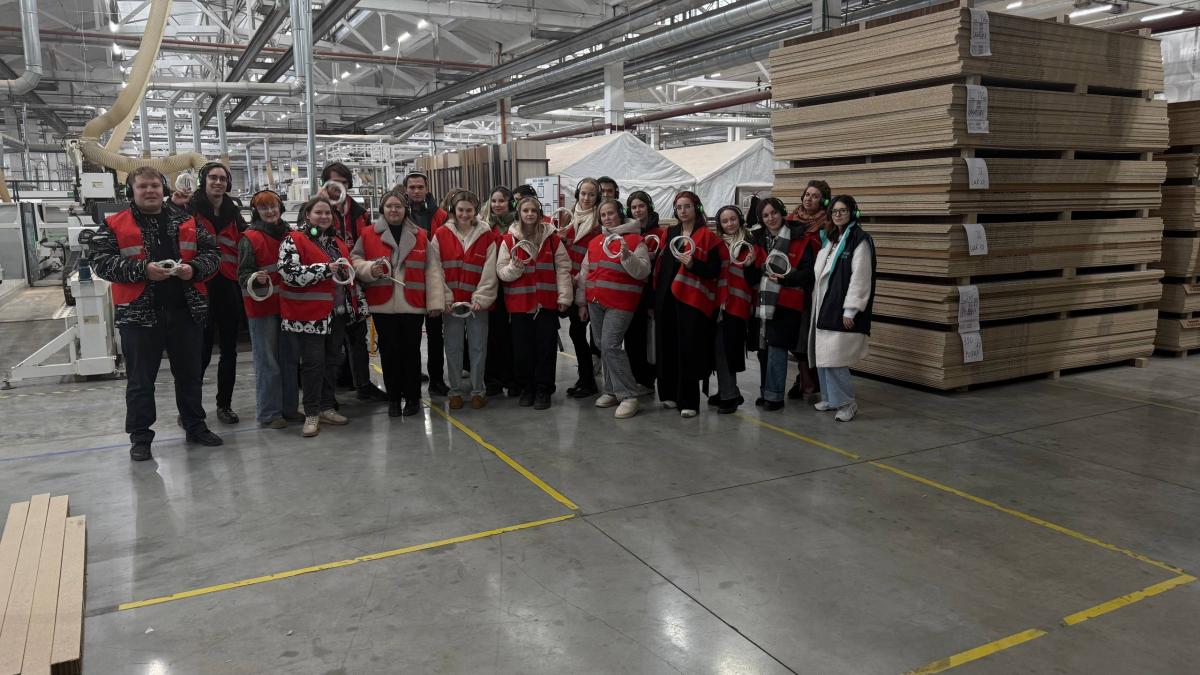 Посещение фабрики производства мебели 
