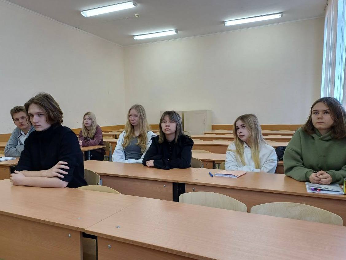 Кураторский час "Береги свою жизнь! Безопасность на дороге." Фото 1 Кураторский час "Береги свою жизнь! Безопасность на дороге." Фото 1