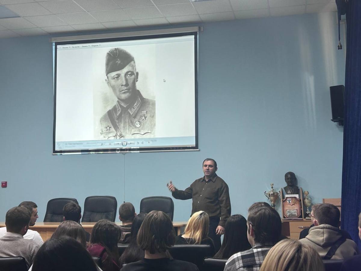 Тематический вечер «Мы не дрогнем в бою за столицу свою» ко Дню воинской славы, к 80-летию Победы в ВОВ, Году защитников Отечества Фото 4 Тематический вечер «Мы не дрогнем в бою за столицу свою» ко Дню воинской славы, к 80-летию Победы в ВОВ, Году защитников Отечества Фото 4
